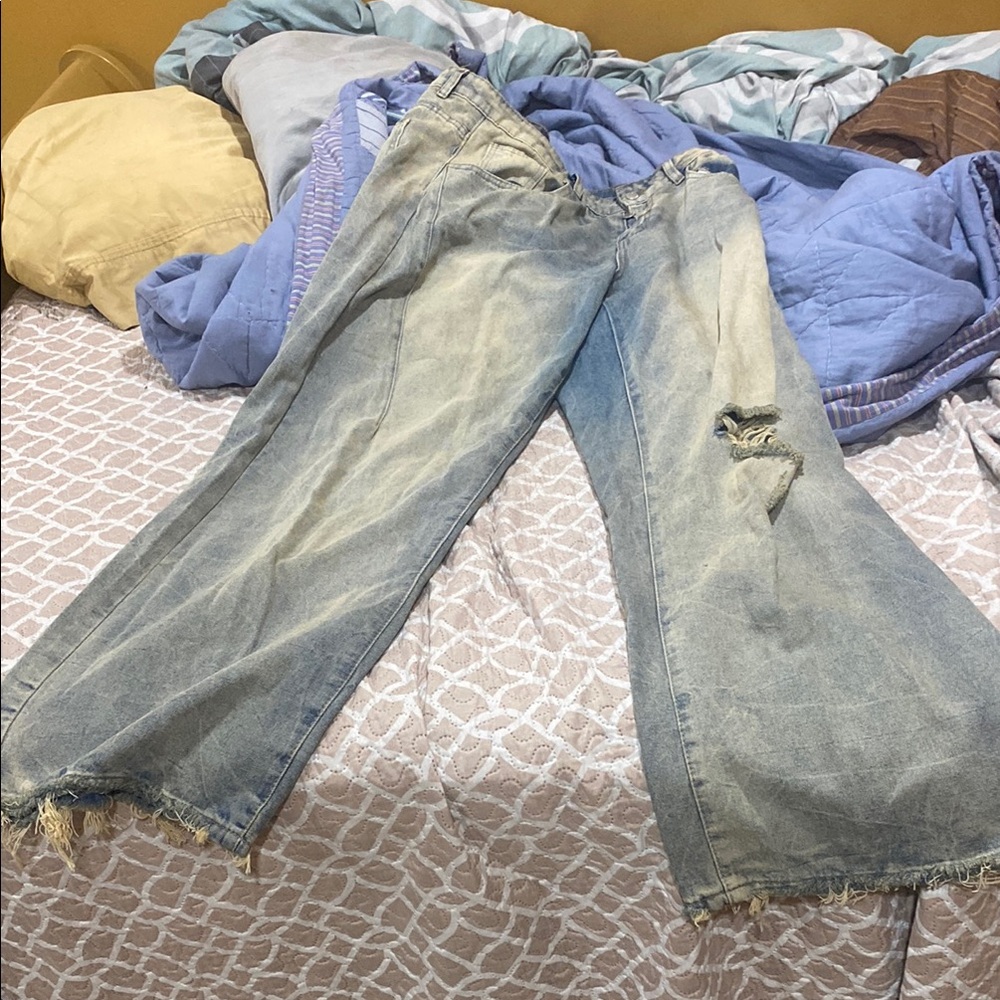 Distressed Two-Tone Jeans - Picture 3 of 4